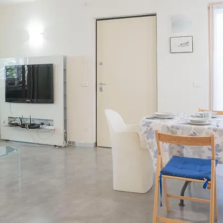 Dom wakacyjny Villa Flores Dehor Privato E Giardino Centro Citta, 450M Mare Sestri Levante