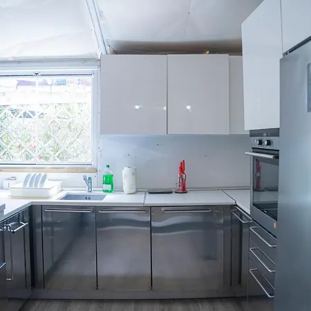 Dom wakacyjny Villa Flores Dehor Privato E Giardino Centro Citta, 450M Mare