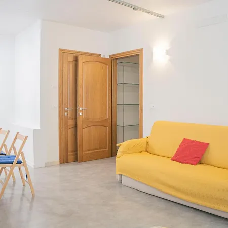 Holiday home Villa Flores Dehor Privato E Giardino Centro Citta, 450M Mare