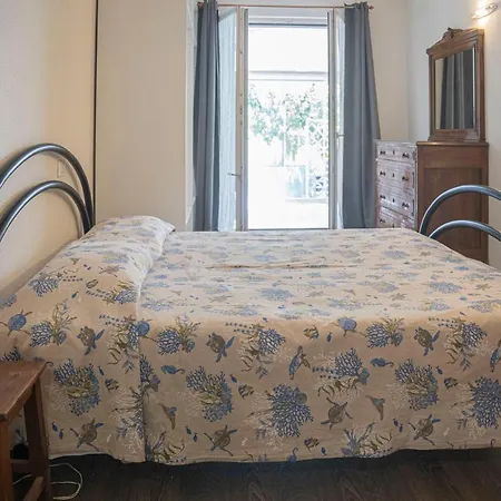 Holiday home Villa Flores Dehor Privato E Giardino Centro Citta, 450M Mare *