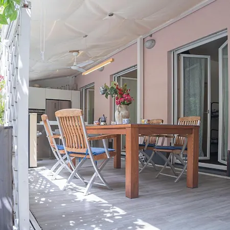 Holiday home Villa Flores Dehor Privato E Giardino Centro Citta, 450M Mare *