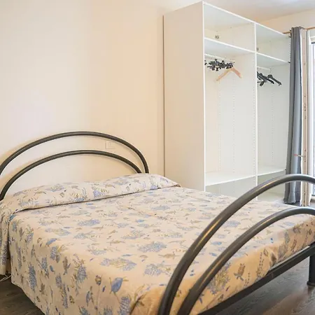 Holiday home Villa Flores Dehor Privato E Giardino Centro Citta, 450M Mare